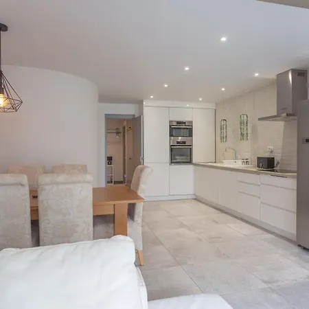 Vakantiehuis Modern 3 Bedroom Duplex Adeje Center Costa Adeje (Tenerife)
